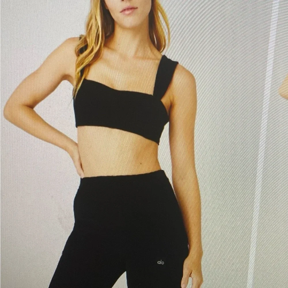 Women ALO YOGA Micro Corduroy Winter Break Bra in black Size small